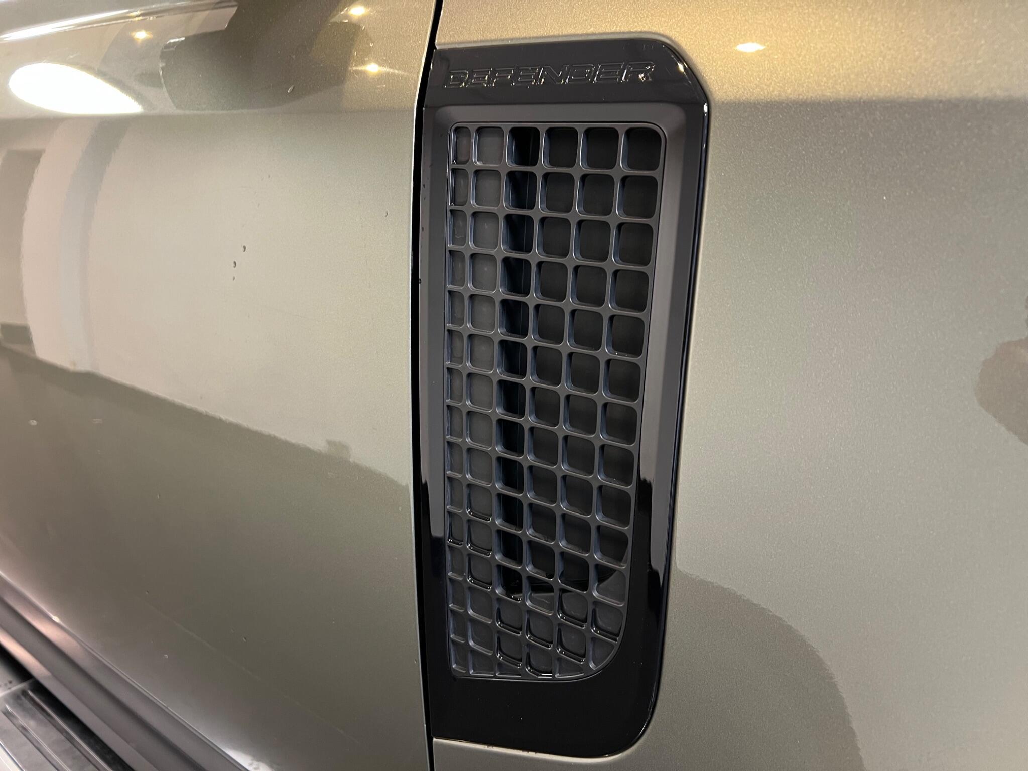 Land Rover Defender 110